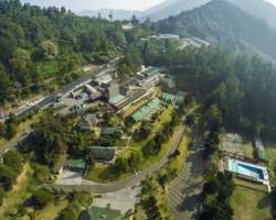 The pass is a good picnic spot with greenery, mountain, and a cool atmosphere. Also, local people love to come here during the weekend.